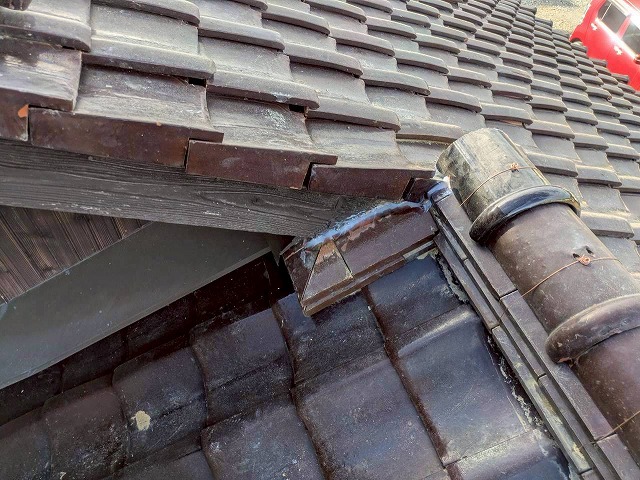 加西市　劣化した屋根の一部